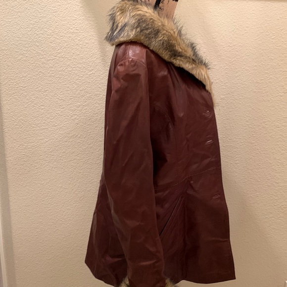 Women's Wilson Long Leather Fur Coat - Picture 10 of 13